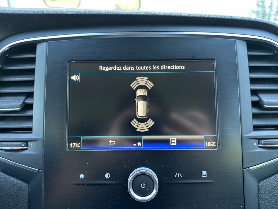RENAULT d'occasion MEGANE IV 1.5 BLUE DCI 115 BUSINESS de 2020 Salon