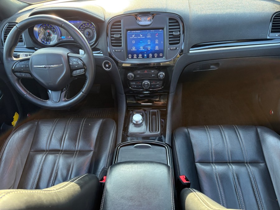 CHRYSLER d'occasion 300C 5.7 Hemi V8 de 2017 Caen (14)﻿