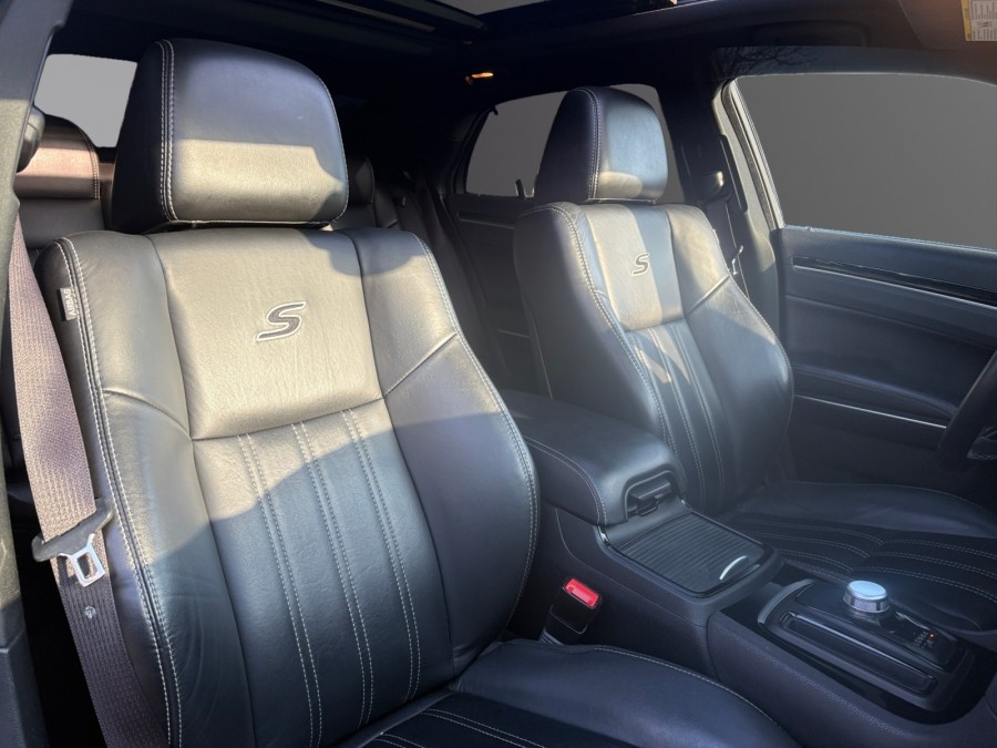 CHRYSLER d'occasion 300C 5.7 Hemi V8 de 2017 Caen (14)﻿