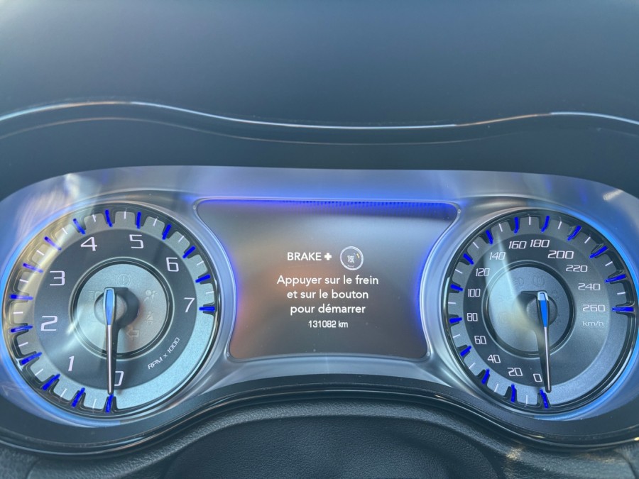 CHRYSLER d'occasion 300C 5.7 Hemi V8 de 2017 Caen (14)﻿