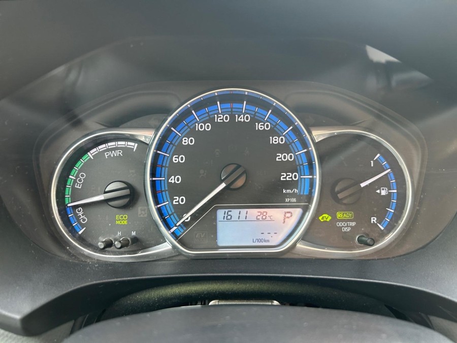 TOYOTA d'occasion YARIS 100H DYNAMIC BUSINESS de 2016 Nord Isère (38)﻿