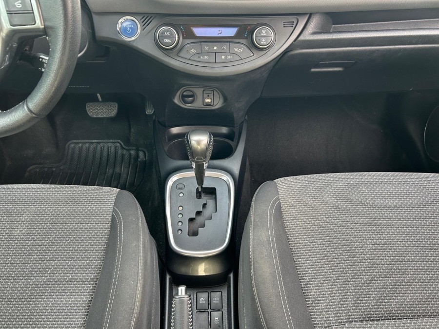 TOYOTA d'occasion YARIS 100H DYNAMIC BUSINESS de 2016 Nord Isère (38)﻿