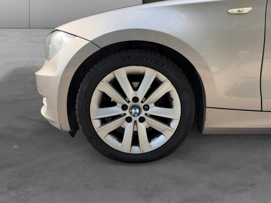 BMW d'occasion 1 DECAPOTABLE 120I EXCLUSIVE BA de 2009 Saint Maximin