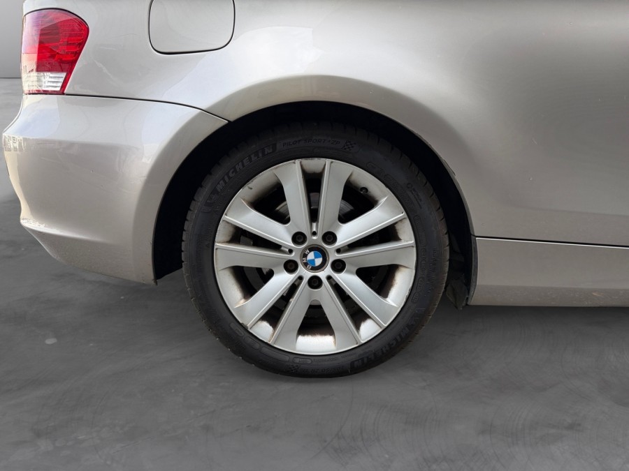 BMW d'occasion 1 DECAPOTABLE 120I EXCLUSIVE BA de 2009 Saint Maximin