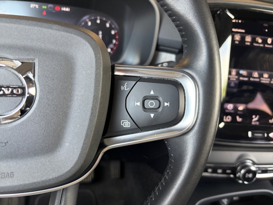 VOLVO d'occasion XC40 2 B3 163  INSCRIPTION LUXE  DCT AUTO de 2021