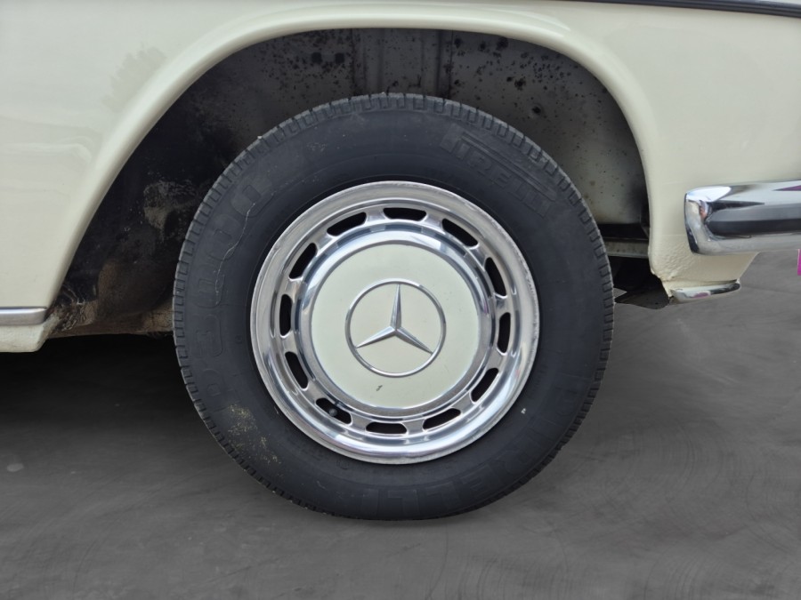MERCEDES d'occasion 230 230 de 1972 Valence (26)﻿