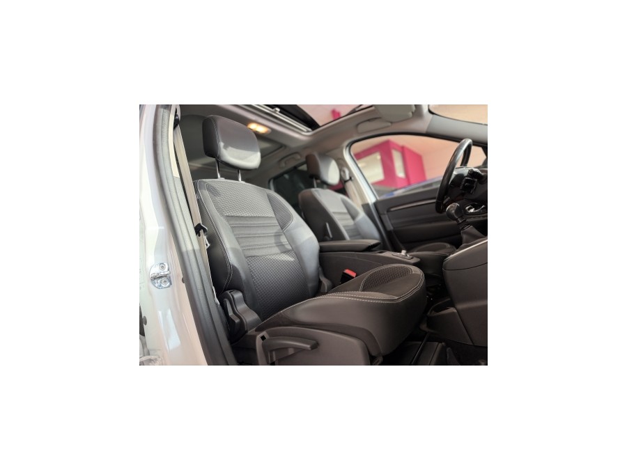 RENAULT d'occasion SCENIC III RENAULT SCENIC III 1.6 DCI 130ch BOSE