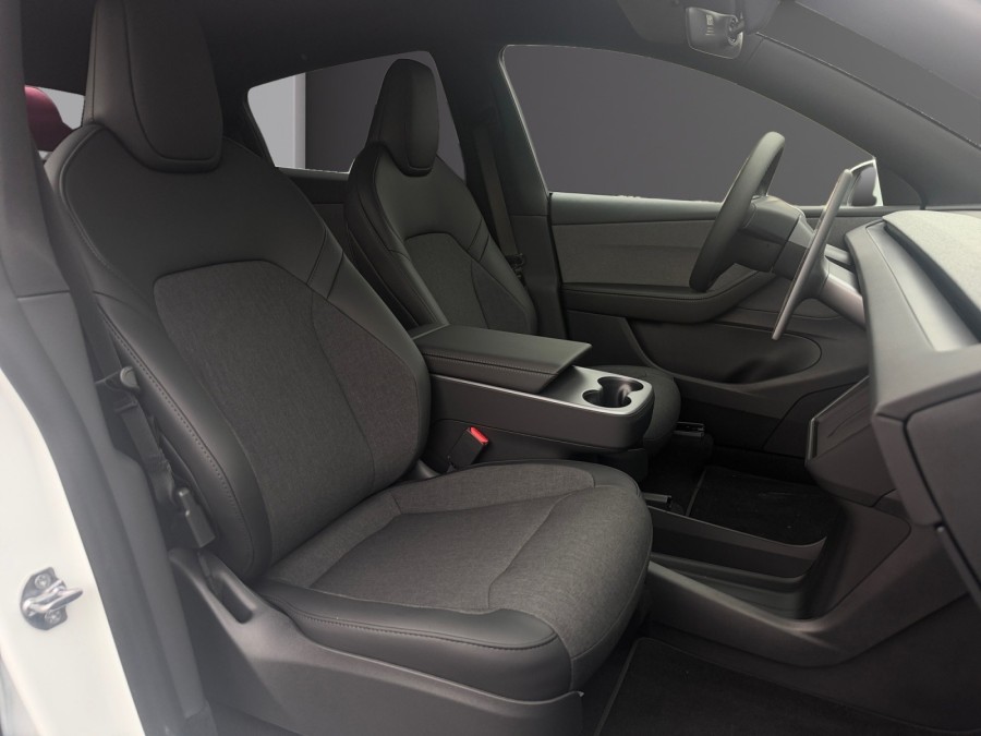 TESLA d'occasion MODEL Y Standard RWD de 2026 Lyon St Priest (69)﻿