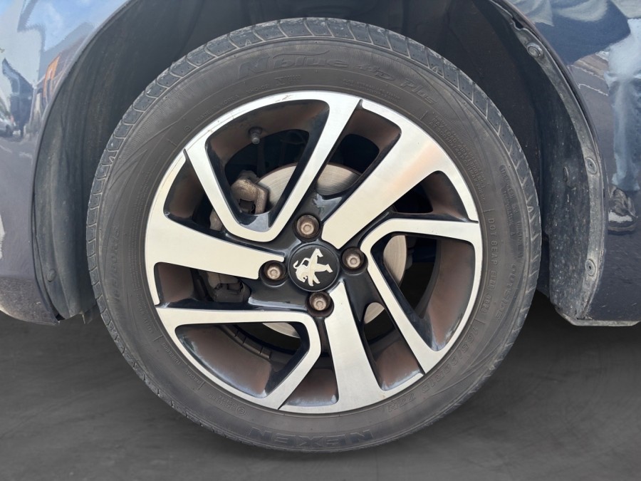 PEUGEOT d'occasion 108 1.2 VTI 82 PURETECH ALLURE de 2015 Frejus (83)﻿