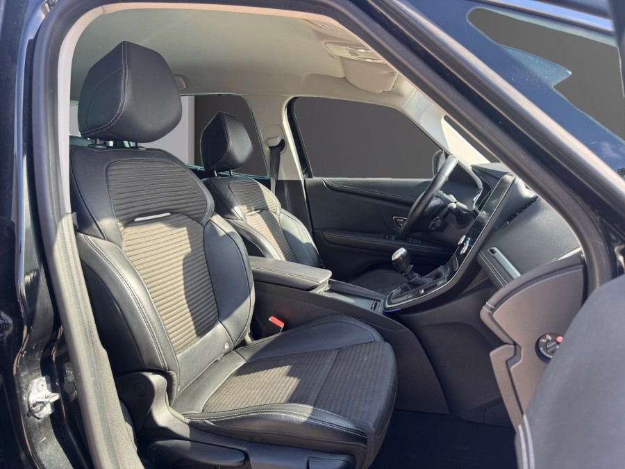 RENAULT d'occasion SCENIC GRAND 1.3i TCE 140 BUSINESS 7P de 2018 Lyon