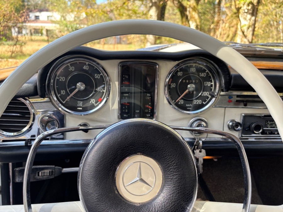 MERCEDES d'occasion 230 230 (123.023) de 1964 Besançon (25)﻿