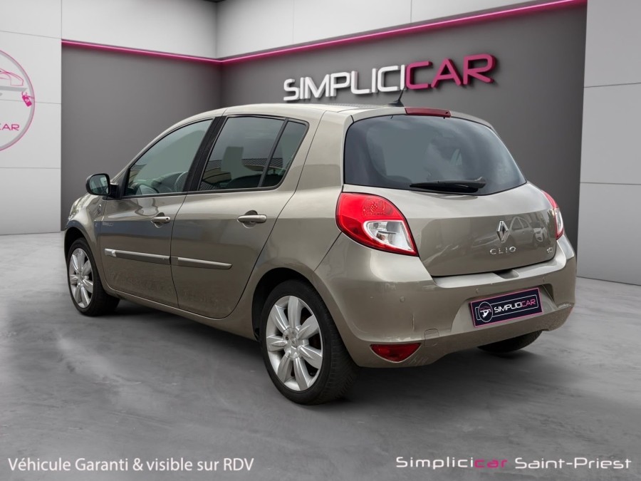 RENAULT d'occasion CLIO EXPRESSION CLIM 1.5DCI 90 de 2011 Lyon St