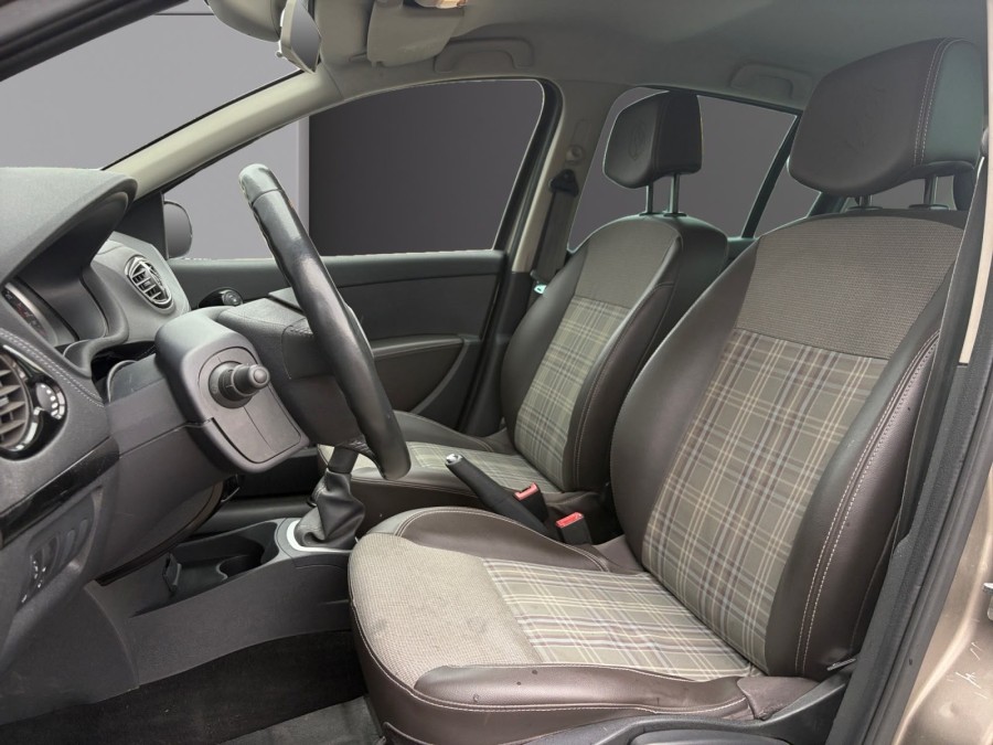 RENAULT d'occasion CLIO EXPRESSION CLIM 1.5DCI 90 de 2011 Lyon St