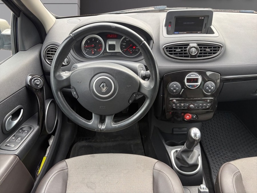 RENAULT d'occasion CLIO EXPRESSION CLIM 1.5DCI 90 de 2011 Lyon St