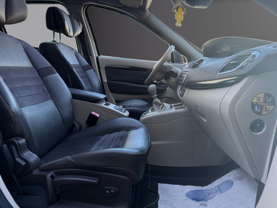 RENAULT d'occasion SCENIC 1.6 dCi 130ch energy Initiale eco² 7 places