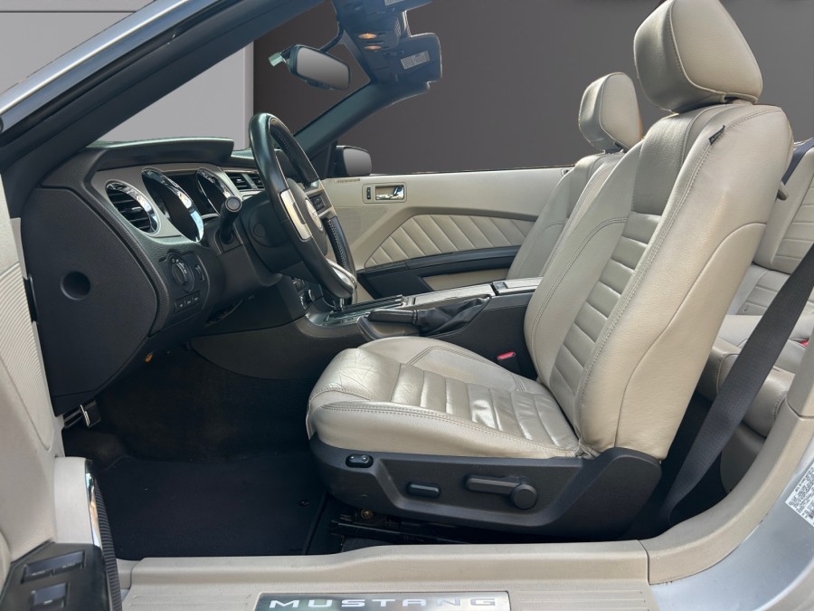 FORD d'occasion MUSTANG 2.3 ECOBOOST CONVERTIBLE de 2010 Cannes (06)﻿