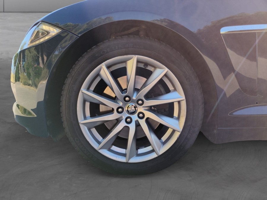 JAGUAR d'occasion XF SPORTBRAKE 3 V6 D 240 LUXE AUTO de 2013