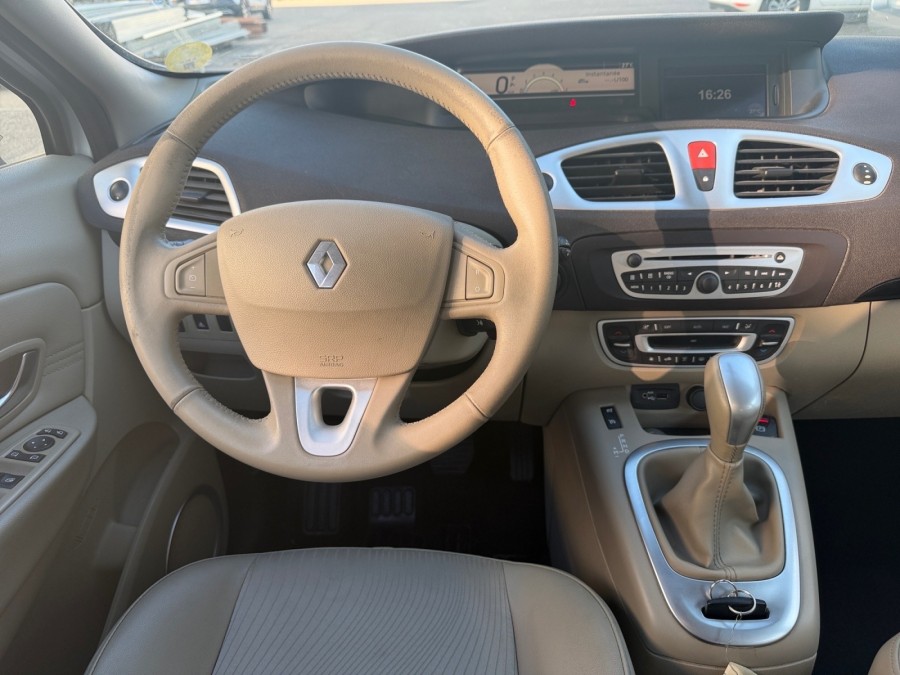 RENAULT d'occasion SCENIC 2.0 dCi 150ch FAP Privilège BVA Euro5 de