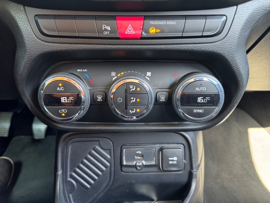 JEEP d'occasion RENEGADE 1.4 MULTIAIR 140 LONGITUDE de 2015 La Ciotat