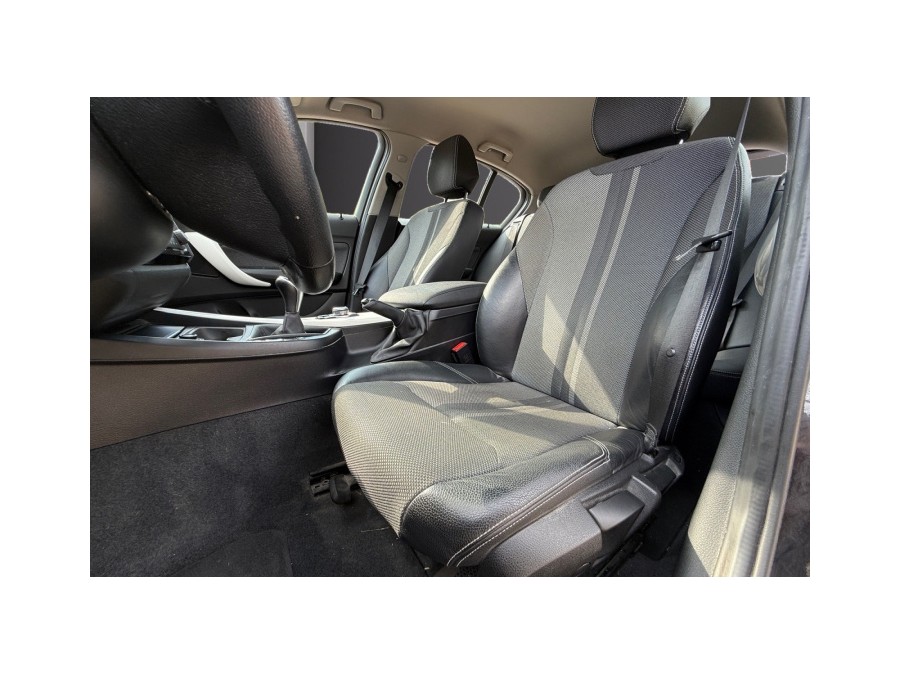 BMW d'occasion SERIE 118D URBAN CHIC de 2016 La Ciotat (13)﻿