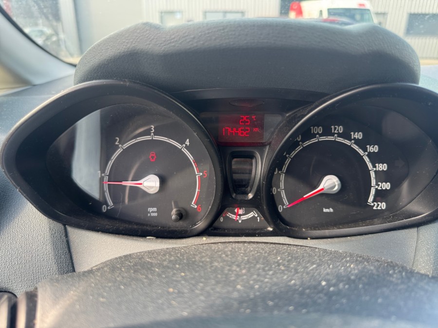 FORD d'occasion FIESTA 1.4 TDCI 68 AMBIENTE de 2009 Beaune (21)﻿