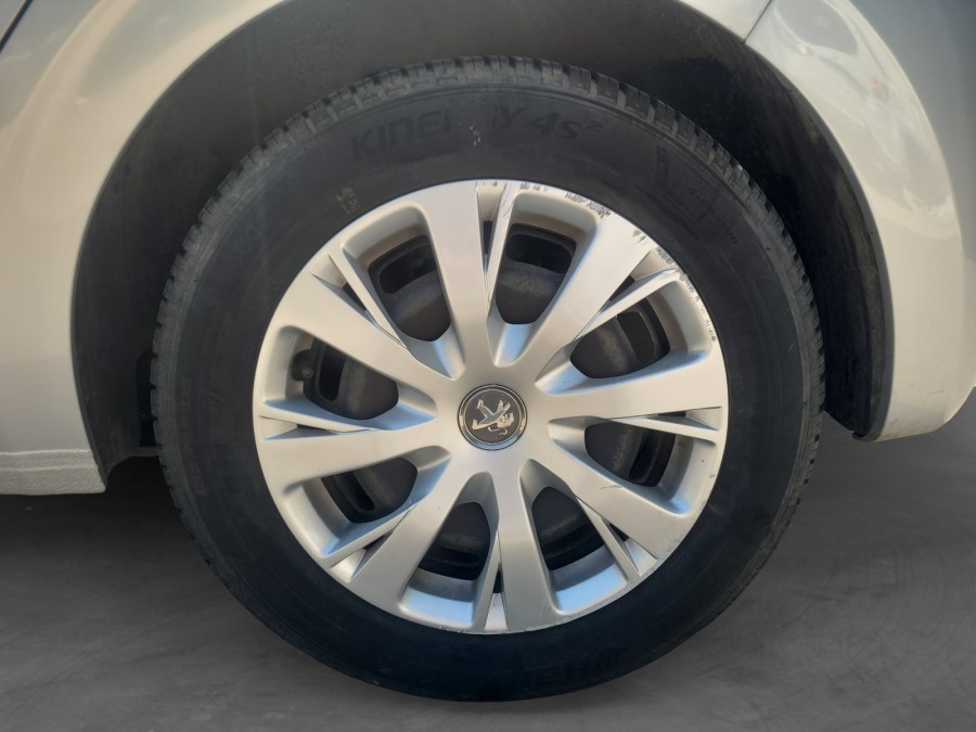 PEUGEOT d'occasion 208 1.2 PURE TECH 82 STYLE de 2015 Nord Isère (38)﻿