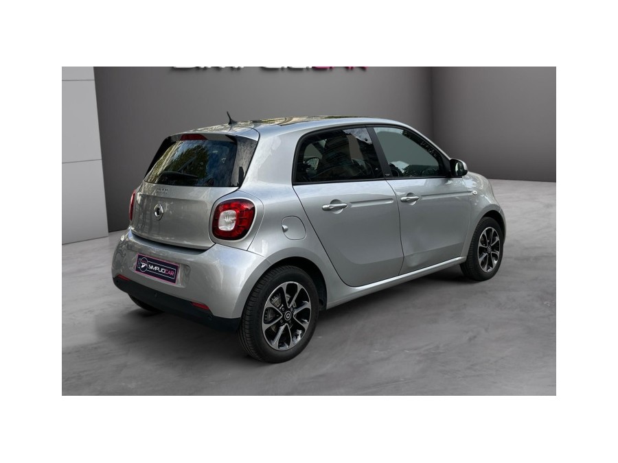 SMART d'occasion FORFOUR Prime 66 KW AUTO de 2017 Paris 17 (75)﻿