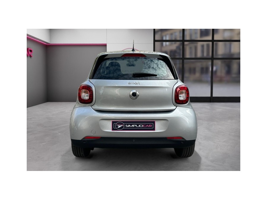 SMART d'occasion FORFOUR Prime 66 KW AUTO de 2017 Paris 17 (75)﻿