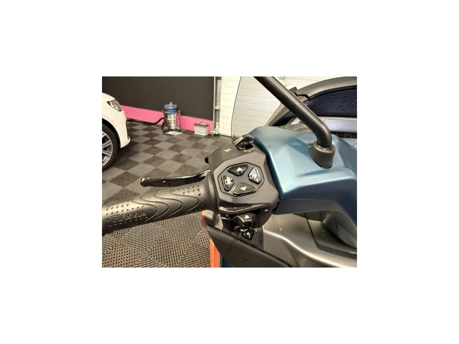 PIAGGIO d'occasion MP3530HPE MP3530HPE de 2022 Salon de Provence (13)﻿