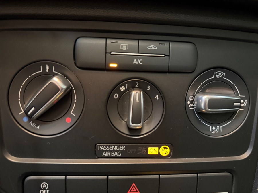 VOLKSWAGEN d'occasion NEW BEETLE DECAPOTABLE CABRIOLET 1.2 TSI de