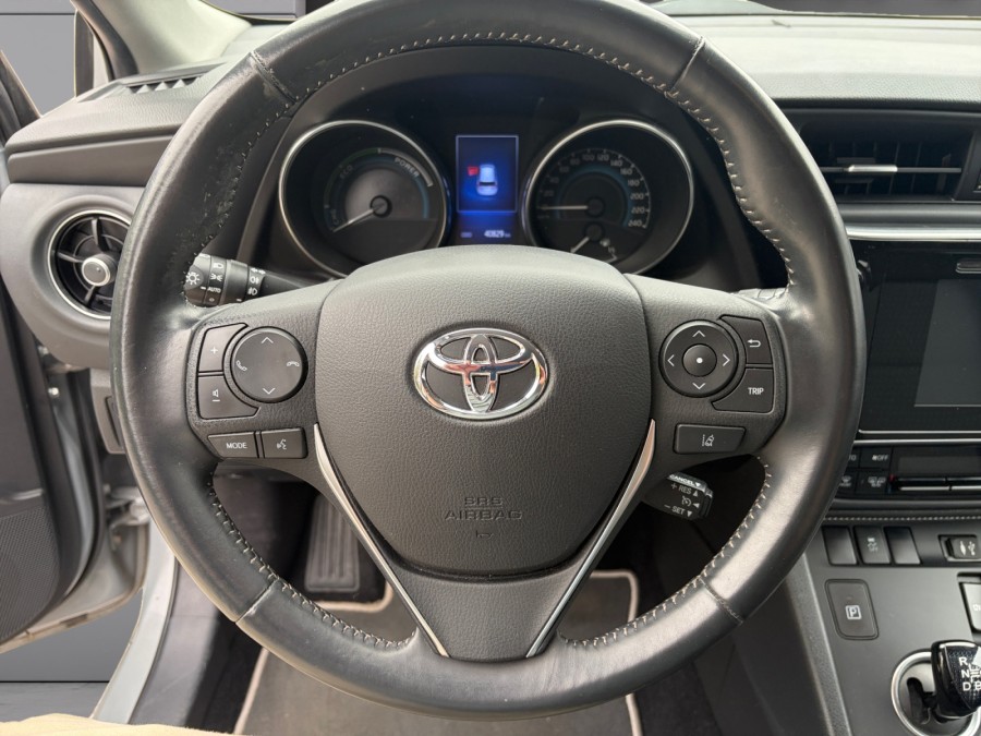 TOYOTA d'occasion AURIS HSD 136h Collection RC18 de 2019 Saint Omer
