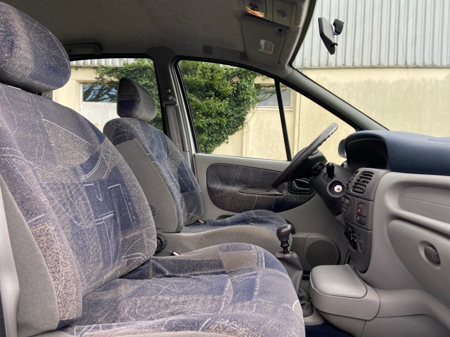 RENAULT d'occasion SCENIC 1.6i 16V RXE de 2000 Brest (29)﻿