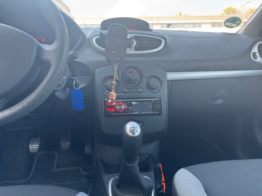 RENAULT d'occasion CLIO III 1.5 DCI 90 EXPRESSION CLIM 94G de 2011 La