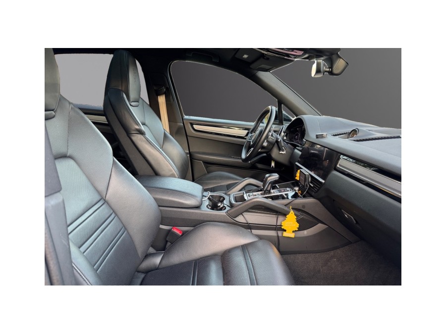 PORSCHE d'occasion CAYENNE 3.0 V6 E-HYBRID de 2022 La Ciotat (13)﻿