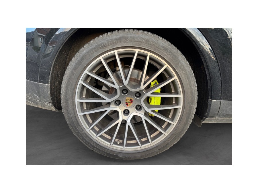 PORSCHE d'occasion CAYENNE 3.0 V6 E-HYBRID de 2022 La Ciotat (13)﻿