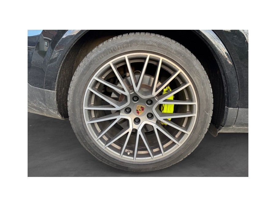 PORSCHE d'occasion CAYENNE 3.0 V6 E-HYBRID de 2022 La Ciotat (13)﻿