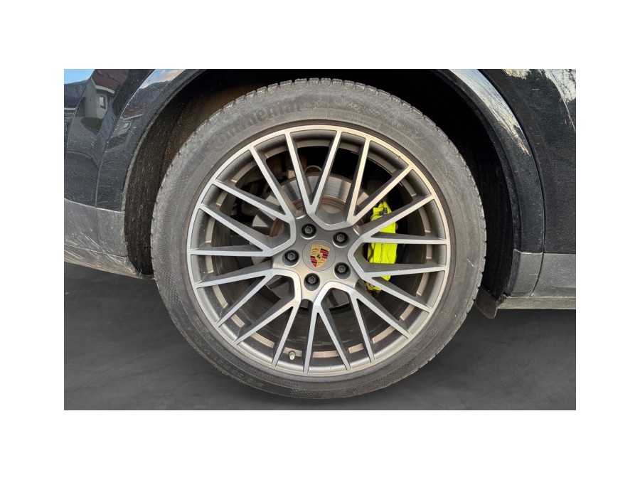 PORSCHE d'occasion CAYENNE 3.0 V6 E-HYBRID de 2022 La Ciotat (13)﻿