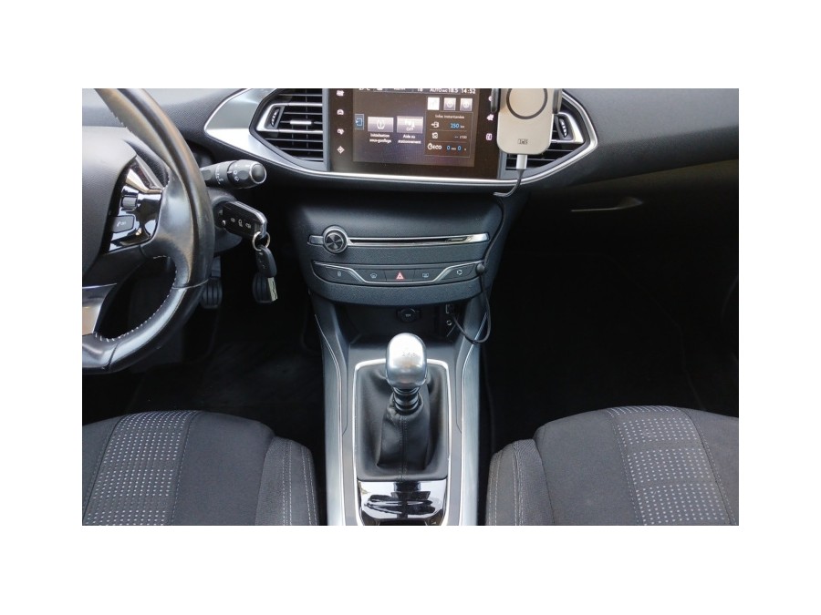 PEUGEOT d'occasion 308 II 1.2 ETHP PURETECH 130 SW ALLURE de 2016 La