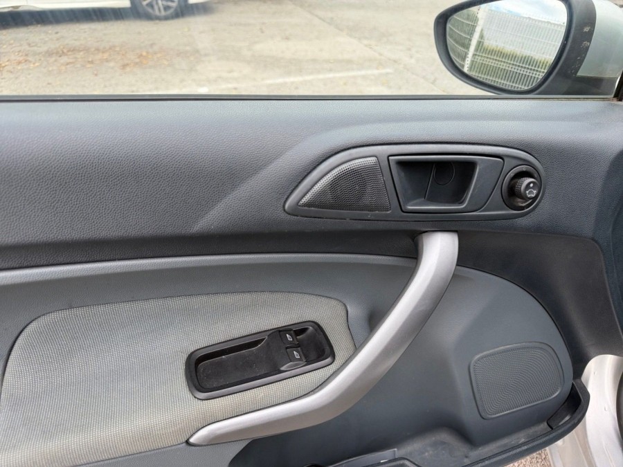 FORD d'occasion FIESTA 1.4 TDCI 68 AMBIENTE de 2009 Nîmes (30)﻿