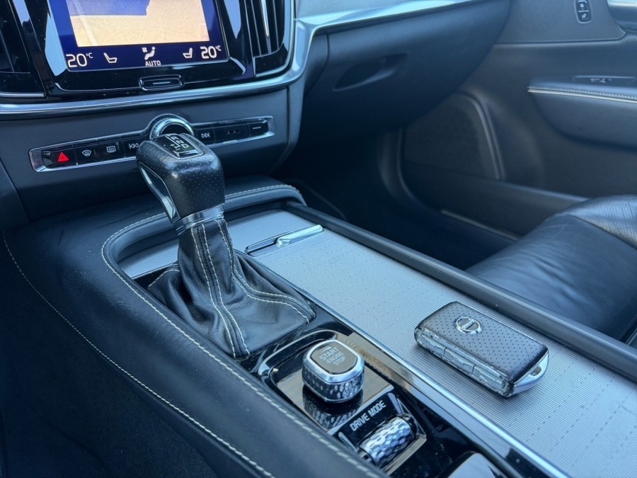 VOLVO d'occasion V90 2 D5 235 AWD R-DESIGN AUTO de 2018 Salon de
