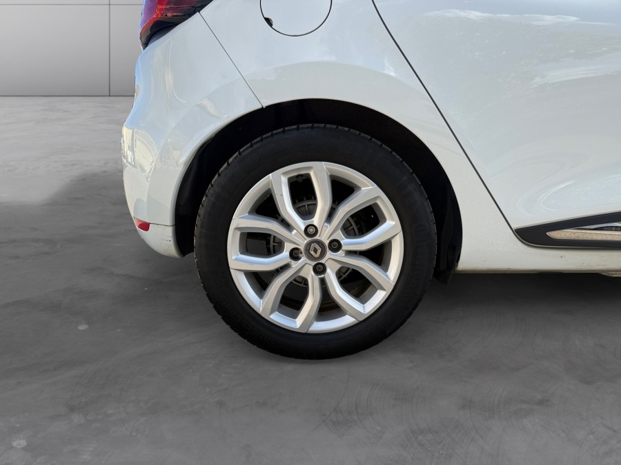 RENAULT d'occasion CLIO 1.2 TCe 120ch energy Intens 5p de 2018 Toulon