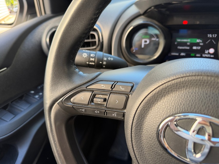 TOYOTA d'occasion YARIS IV 1.5 HYBRIDE 116H ICONIC CVT de 2021 Nîmes