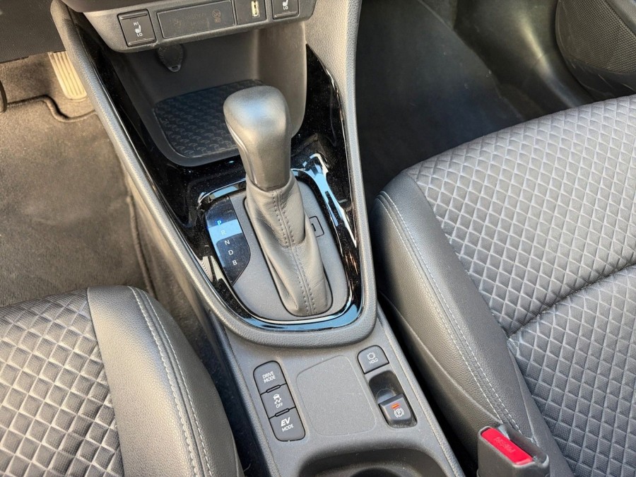TOYOTA d'occasion YARIS IV 1.5 HYBRIDE 116H ICONIC CVT de 2021 Nîmes