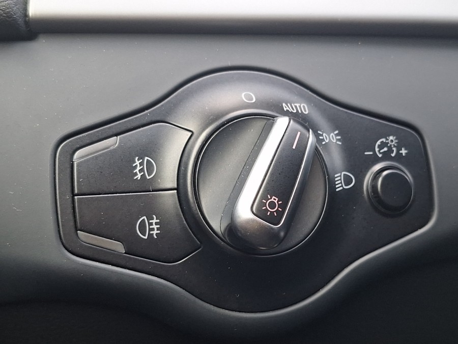 AUDI d'occasion A4 2.0 TDI 143 DPF S LINE MULTITRONIC de 2012 Le Puy