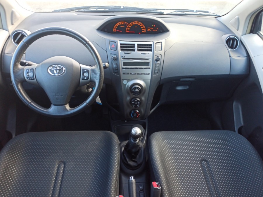 TOYOTA d'occasion YARIS 1.3 VVT-i 100 5P de 2010 Brest (29)﻿