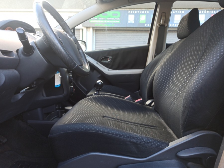 TOYOTA d'occasion YARIS 1.3 VVT-i 100 5P de 2010 Brest (29)﻿