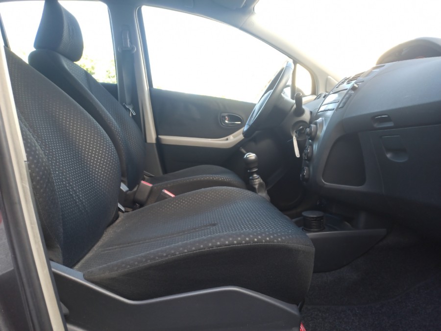 TOYOTA d'occasion YARIS 1.3 VVT-i 100 5P de 2010 Brest (29)﻿