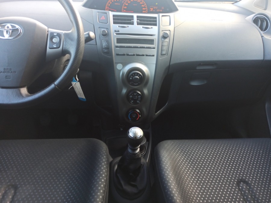 TOYOTA d'occasion YARIS 1.3 VVT-i 100 5P de 2010 Brest (29)﻿
