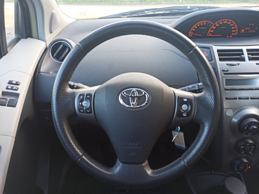 TOYOTA d'occasion YARIS 1.3 VVT-i 100 5P de 2010 Brest (29)﻿