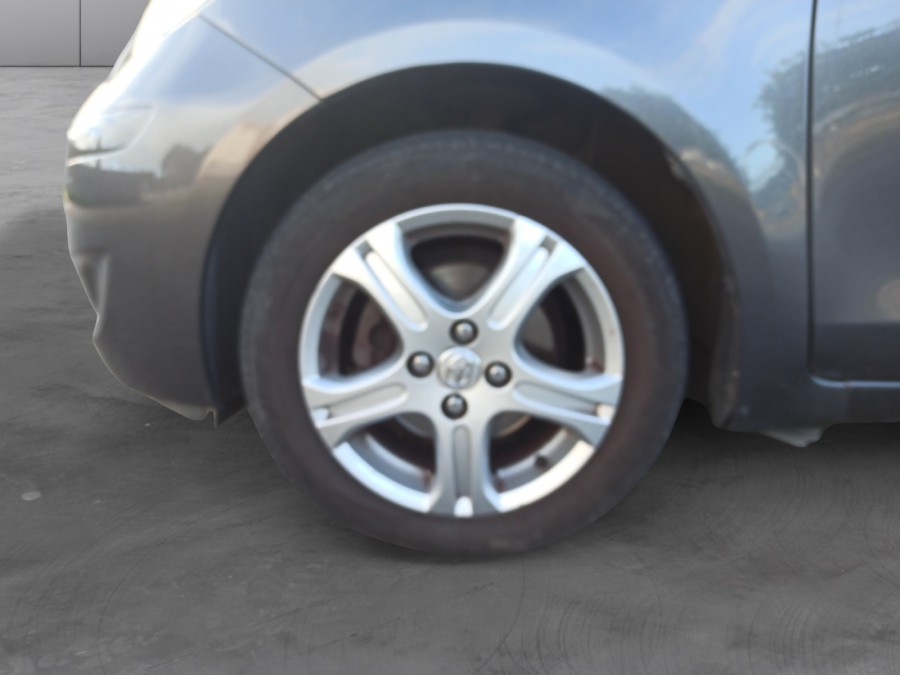 TOYOTA d'occasion YARIS 1.3 VVT-i 100 5P de 2010 Brest (29)﻿